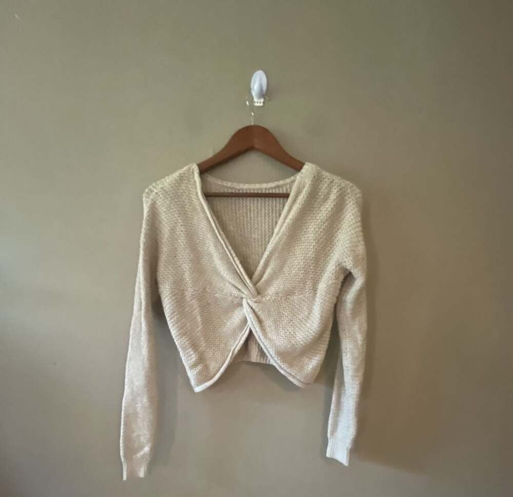 Hollister Off White Twisted V-Neck Crop Sweater